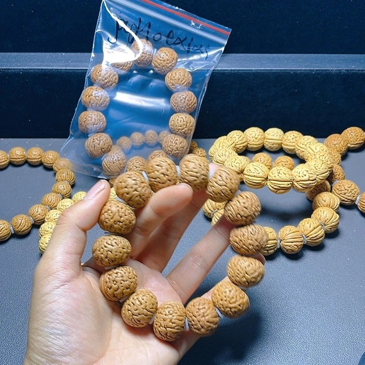 第***血吊坠桃核桃核手串