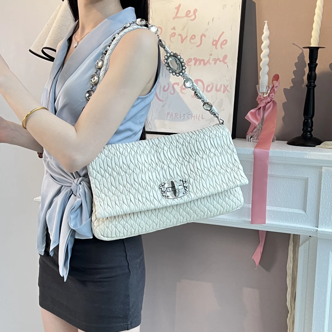 95新 MIU MIU/缪缪 miumiu冰川白褶皱宝石链条单肩斜挎包