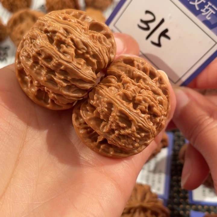 文玩核桃把件315号4.1闷白