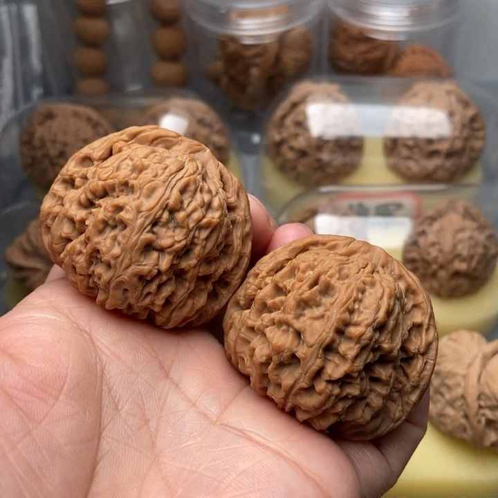 文玩核桃把件青****司南疆