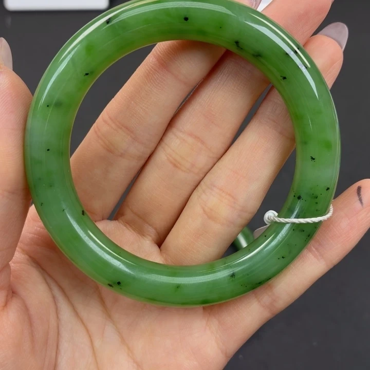 未镶嵌手镯和田玉老*人