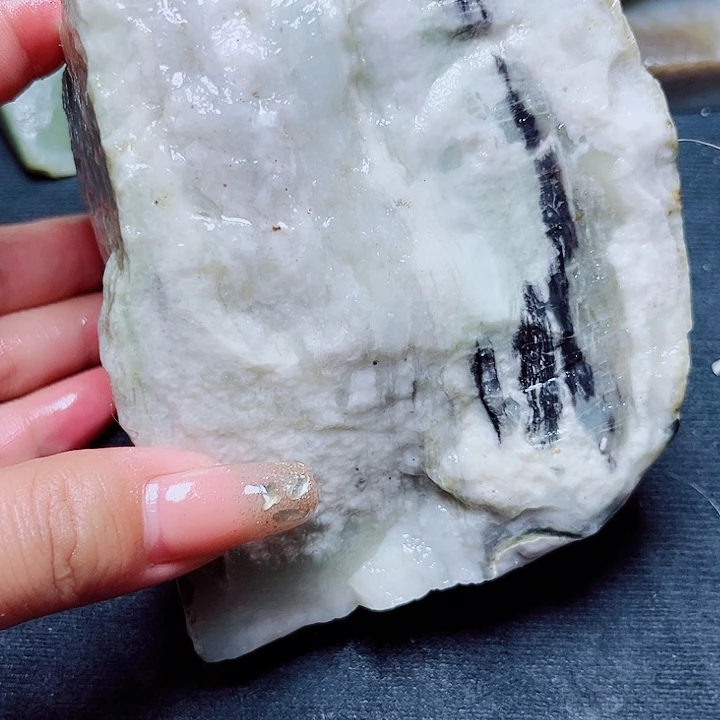 和田玉（糖玉）未镶嵌珠宝奇石