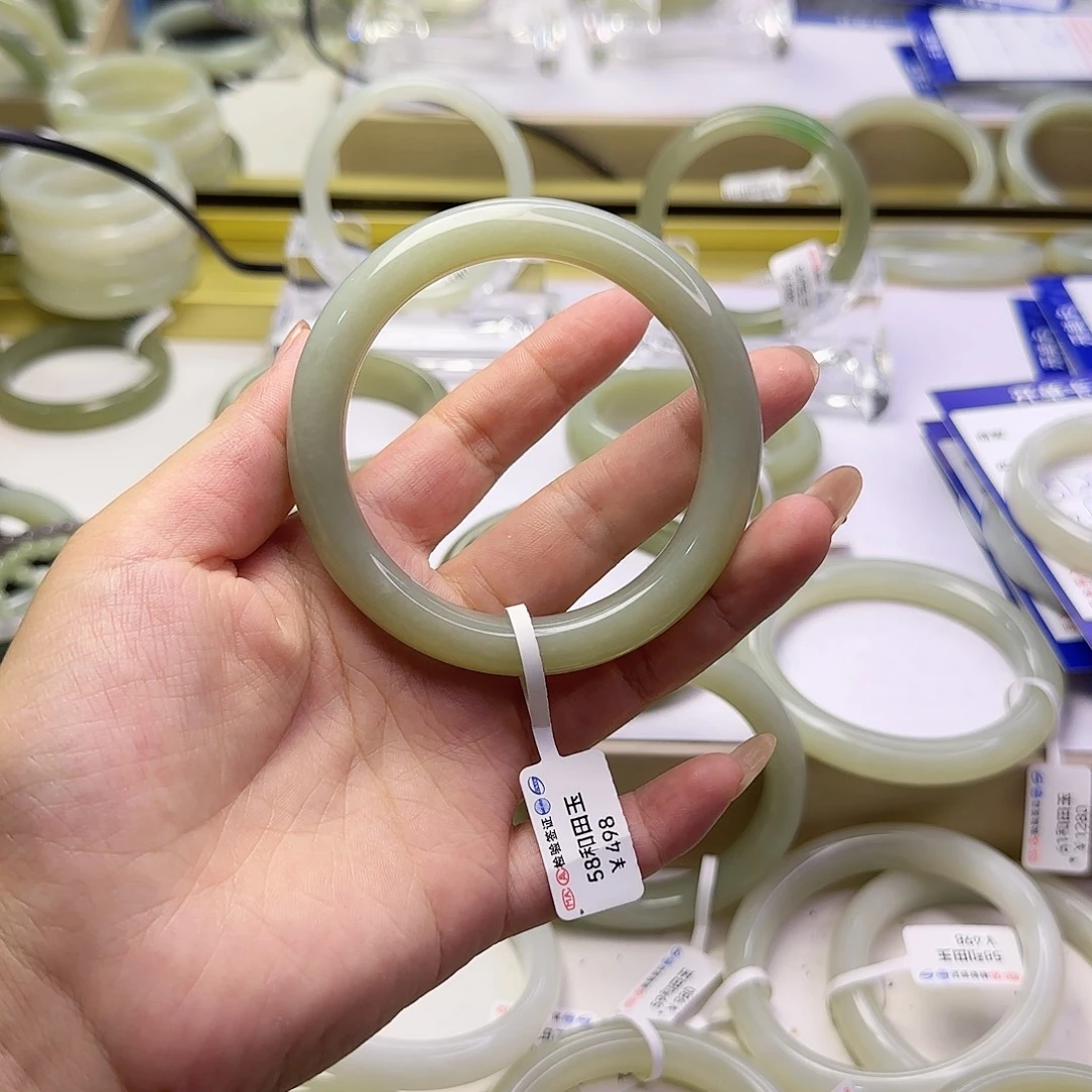 未镶嵌手镯和田玉