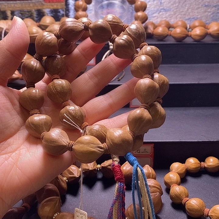 ღ***酒手串橄榄核蜜桃臀19×22规格1串，蒜头80(1串)