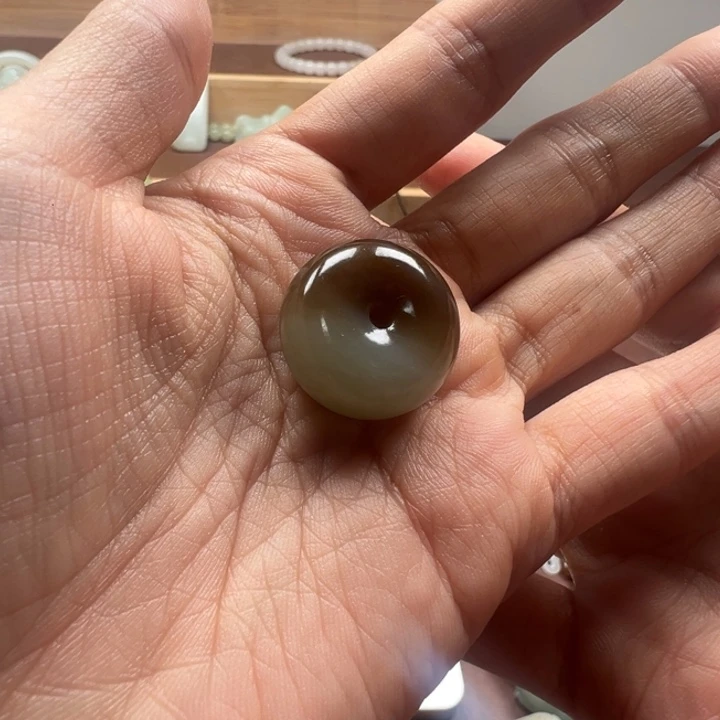 和田玉未镶嵌颈饰且末平安扣