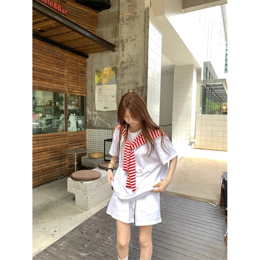 白色套装宽松短袖T恤女外搭条纹披肩夏季阔腿短裤慵懒休闲三件套