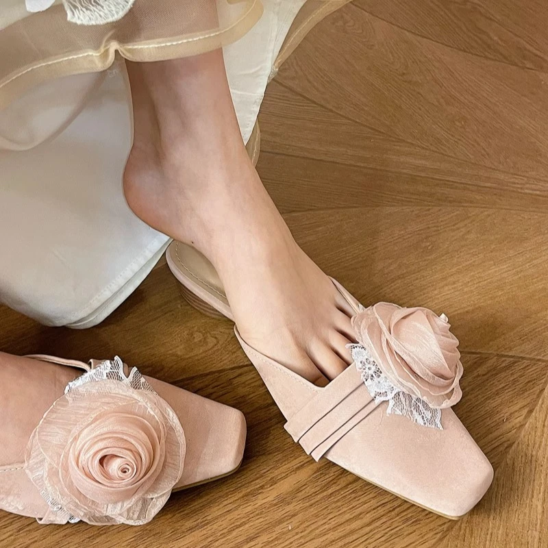 美猫汇真皮底粗跟法式复古花朵晚晚鞋包头半拖鞋女外穿配裙子凉拖