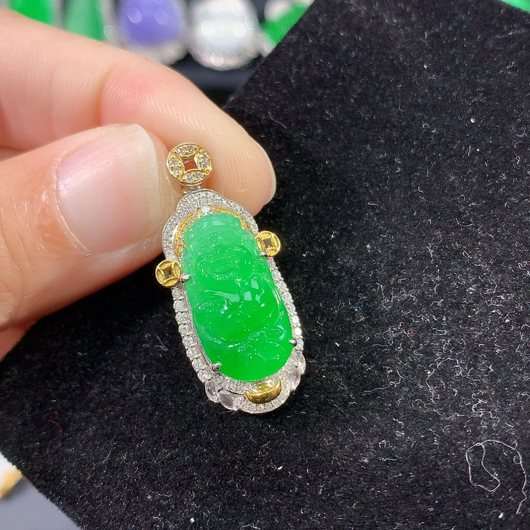 翡翠18K金镶嵌颈饰