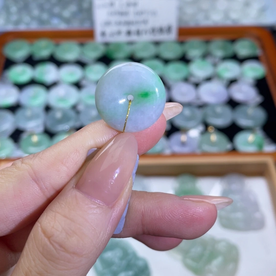 翡翠未镶嵌颈饰平安扣