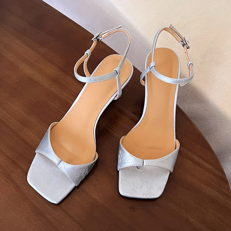 8059/6.5cm纯手作真皮新中式国风爆款坡跟刺绣夹趾凉鞋2024春夏女