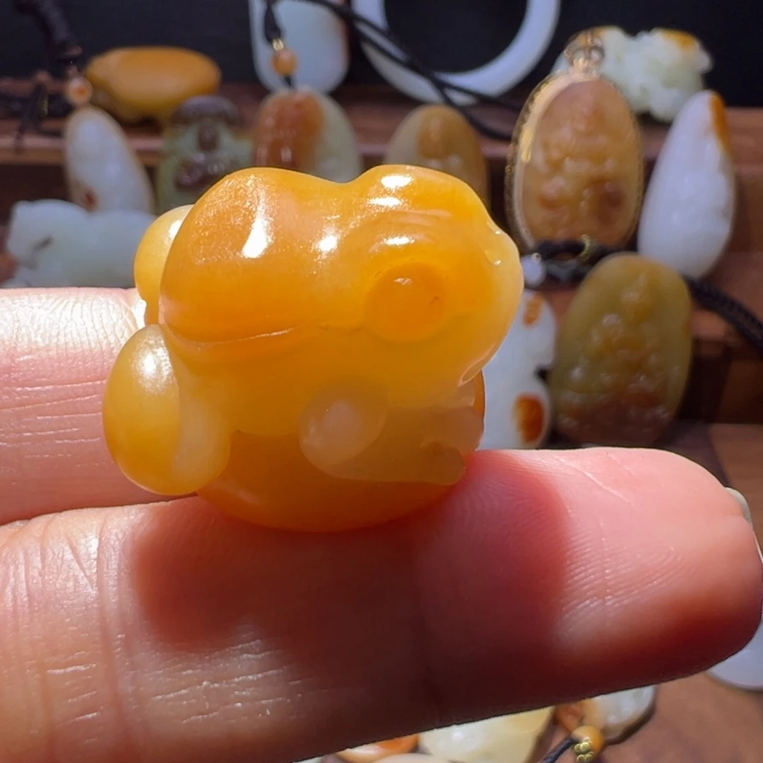 萌***萌和田玉未镶嵌颈饰