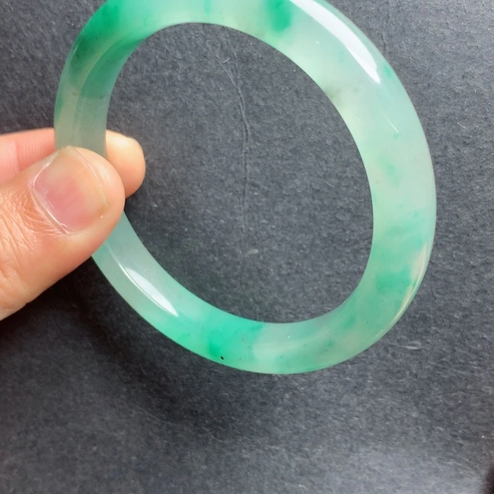 未镶嵌手镯石英质玉