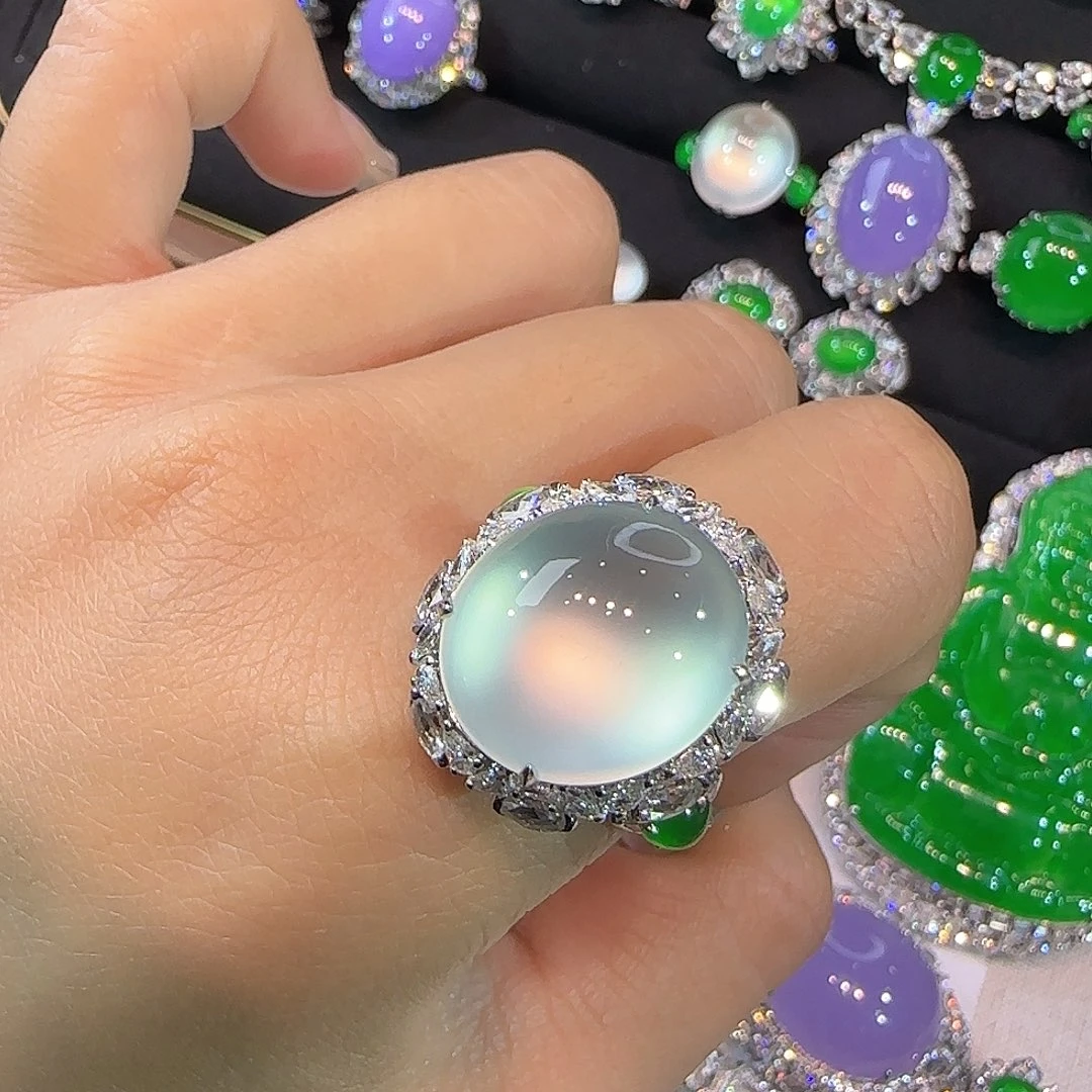 翡翠18K金镶嵌戒指