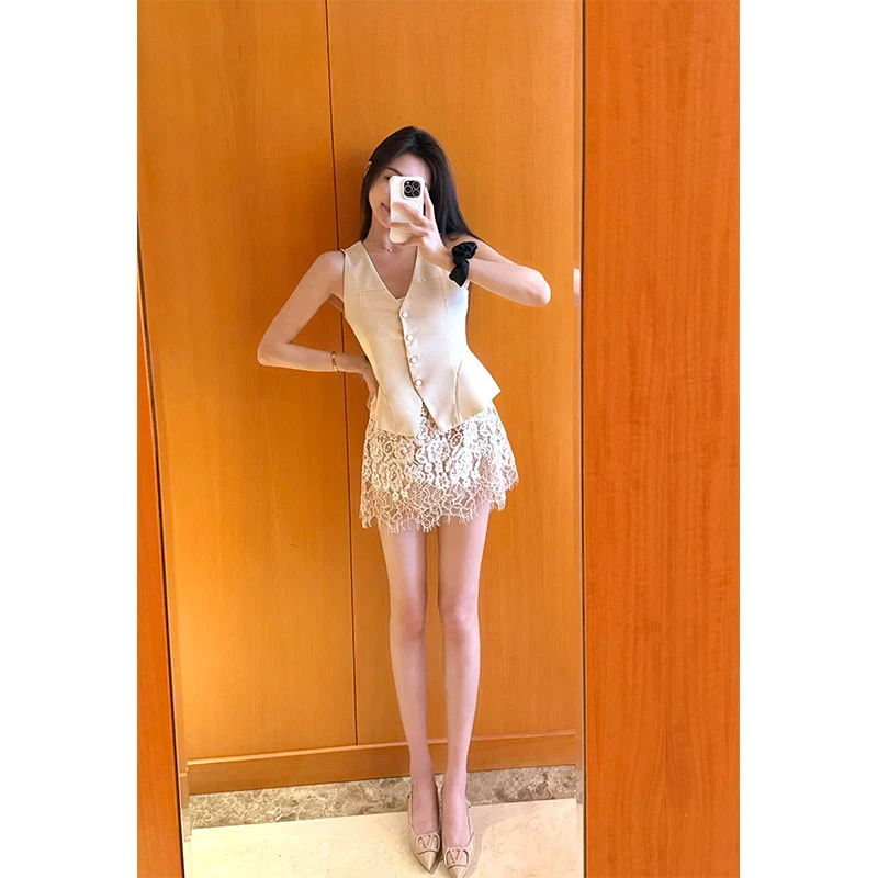 2025年夏季新款ins气质法式小香风无袖V领上衣女配蕾丝钩花半身裙