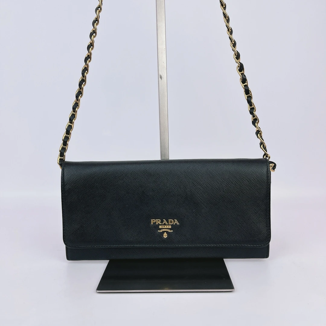 95新 Prada/普拉达 普拉达 黑色牛皮链条斜挎包底长21 E457