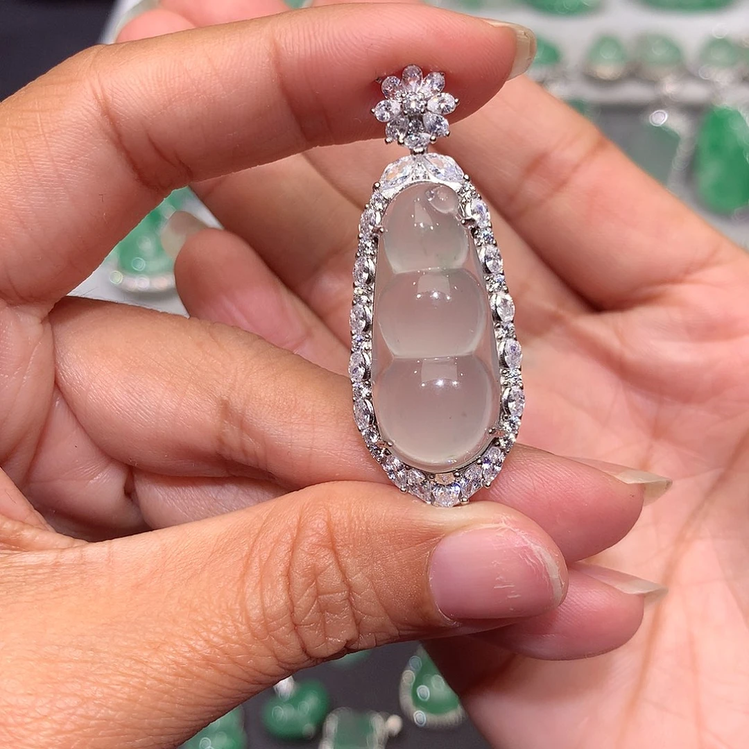 颈饰银S925镶嵌石英质玉（非洲翠）