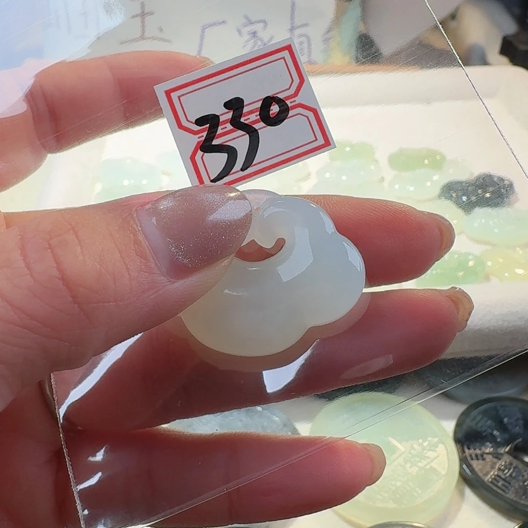 蛇纹石玉颈饰合金精美礼品