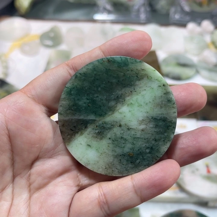 未镶嵌独山玉颈饰