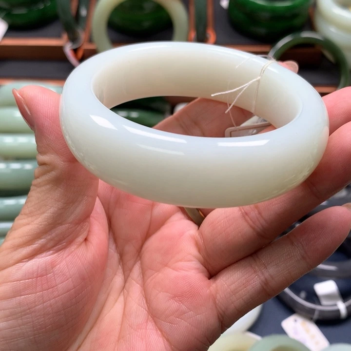 【闪购商品】未镶嵌手镯和田玉