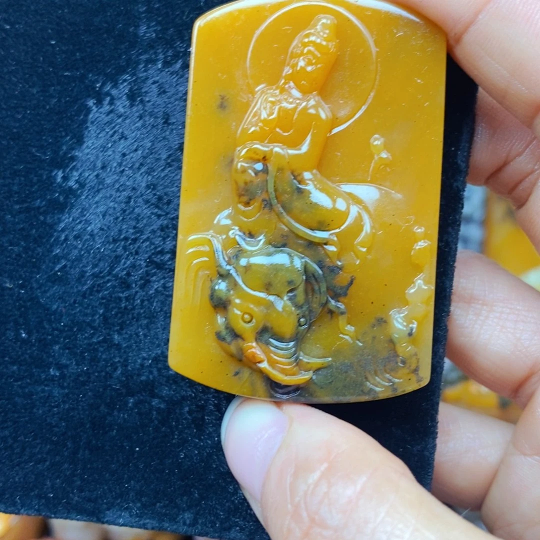 未镶嵌石英质玉（黄龙玉）颈饰