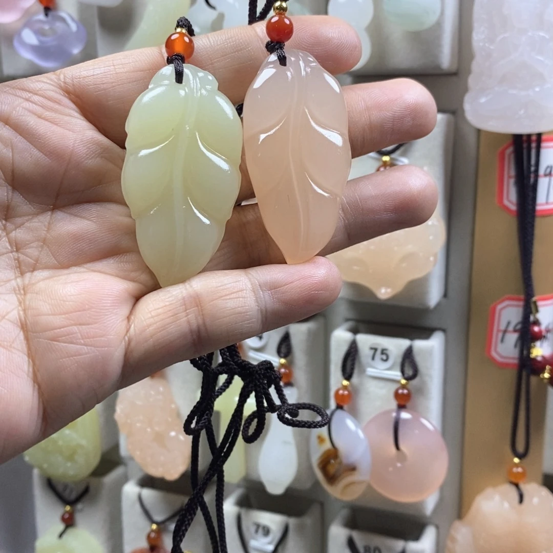 颈饰未镶嵌石英质玉（金丝玉）?****?