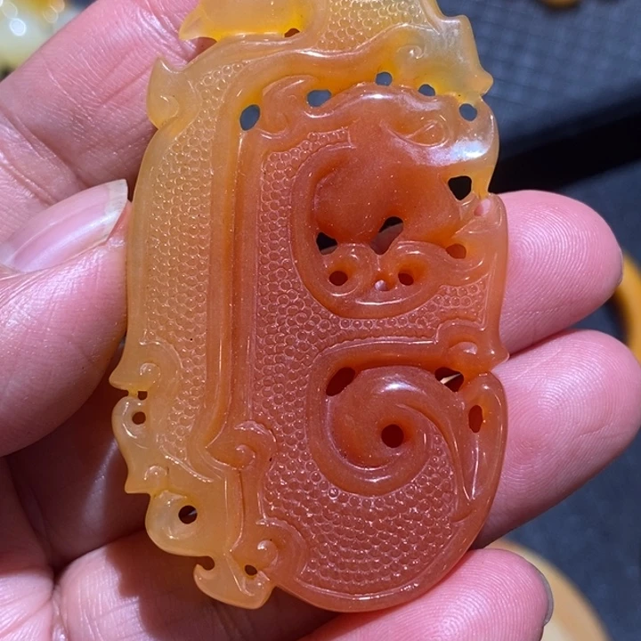 石英质玉（黄龙玉）未镶嵌挂件