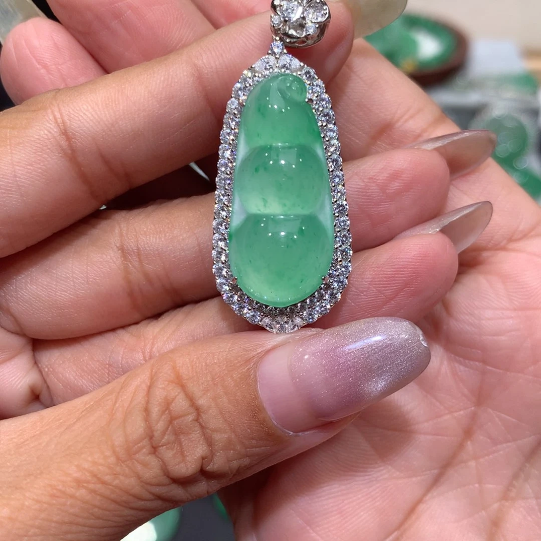 颈饰银S925镶嵌石英质玉（非洲翠）