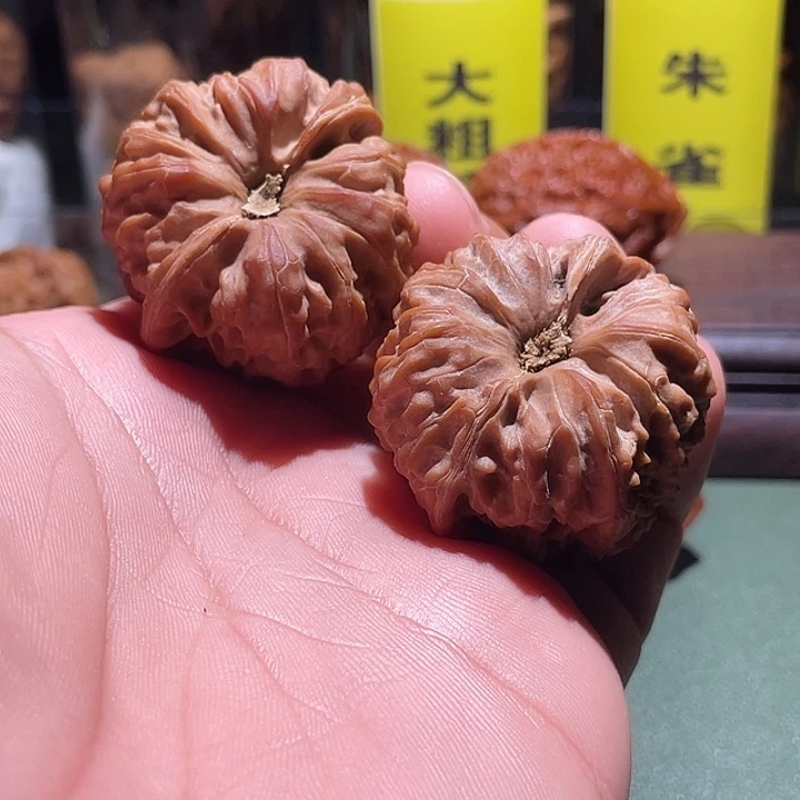 花***日40头货大红皮平谷凹底