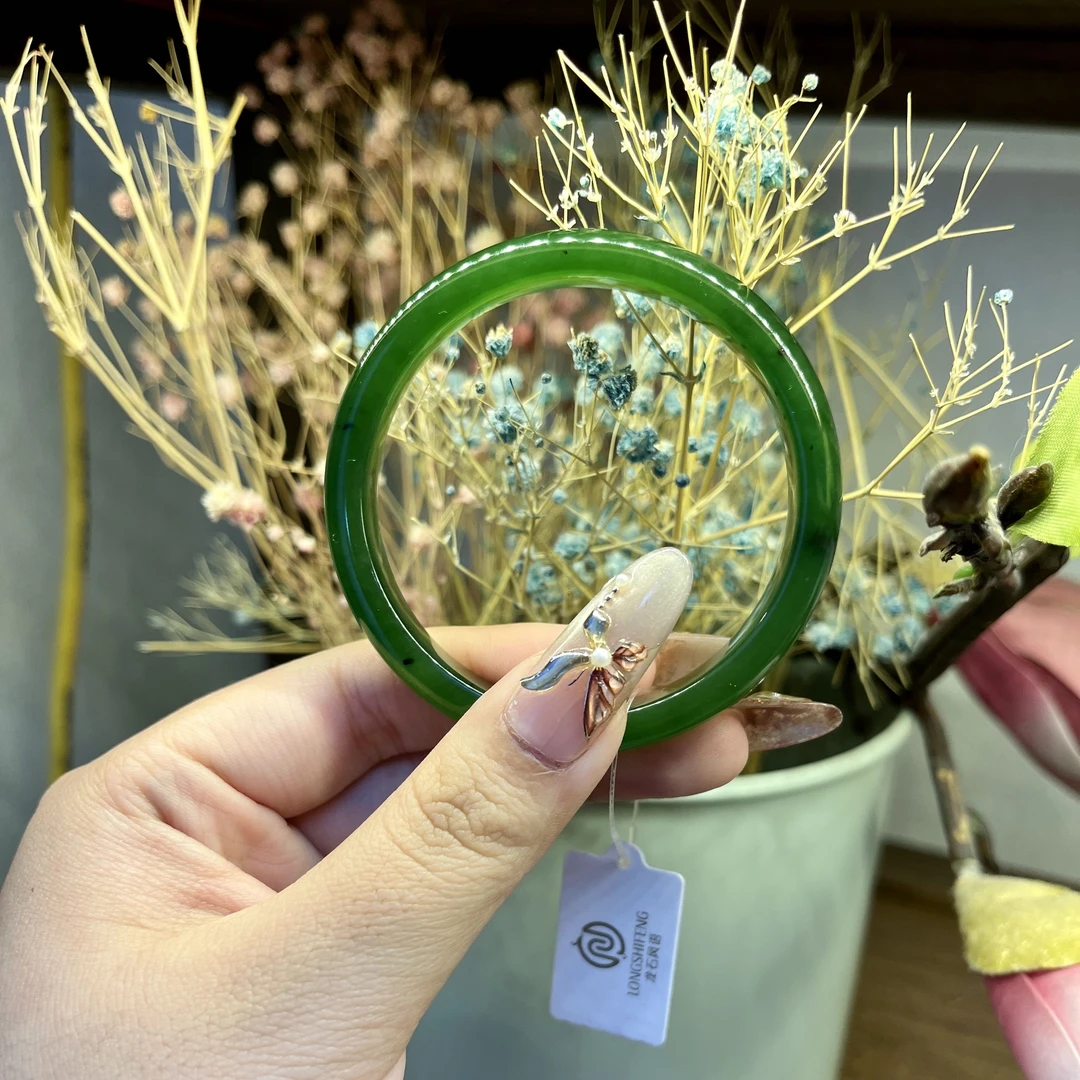 和田玉俄罗斯碧玉女款手镯