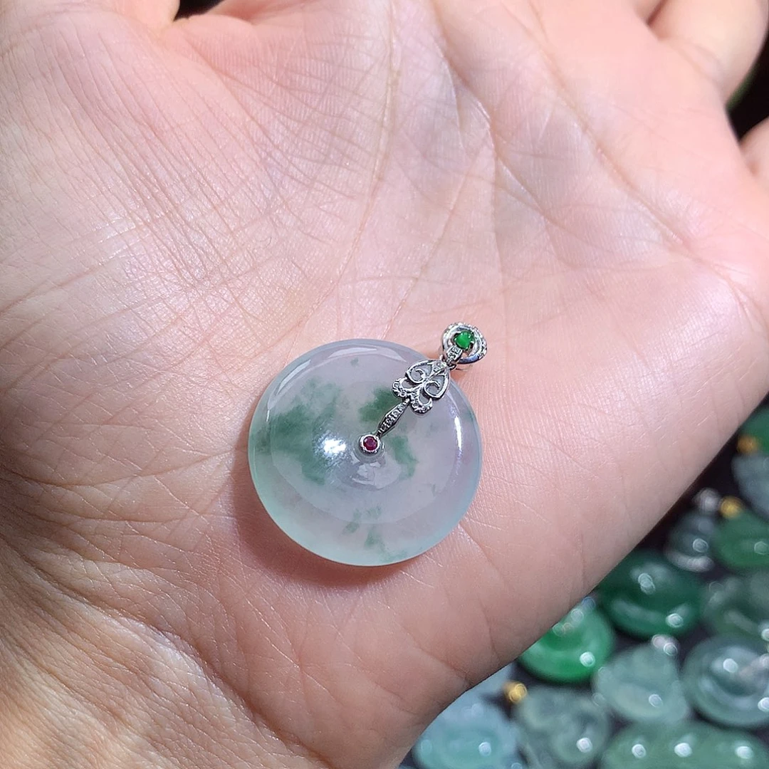 翡翠未镶嵌颈饰平安扣