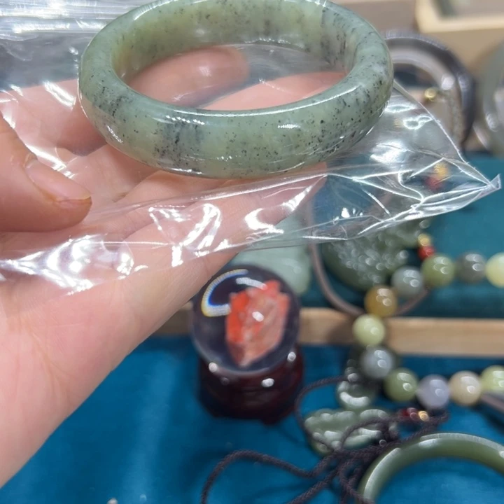 和田玉手镯未镶嵌53.9圈围10695