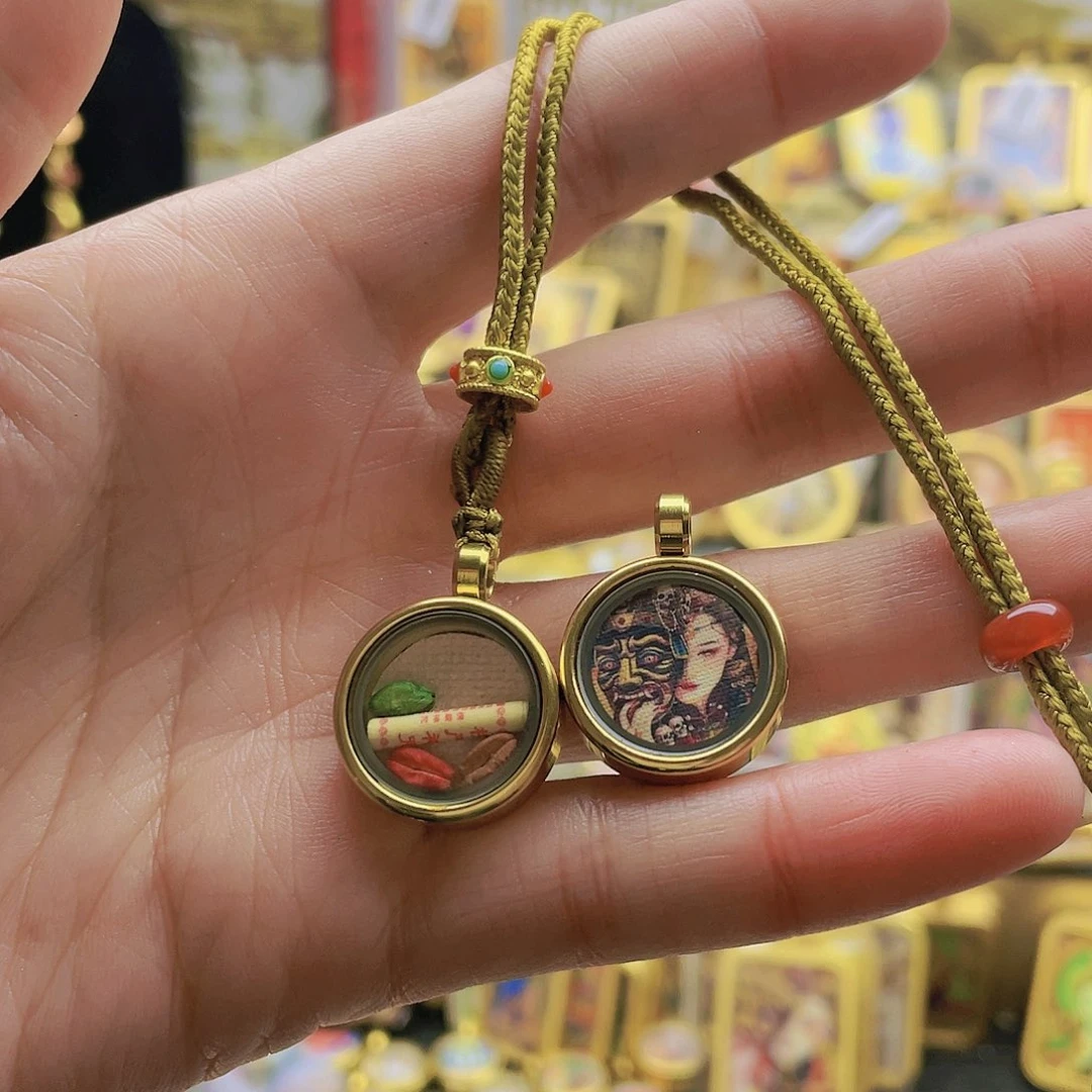 吊坠唐卡等多种形式的艺术形式