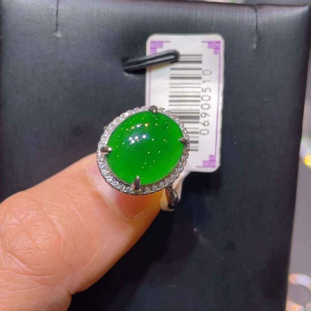 翡翠未镶嵌颈饰戒指