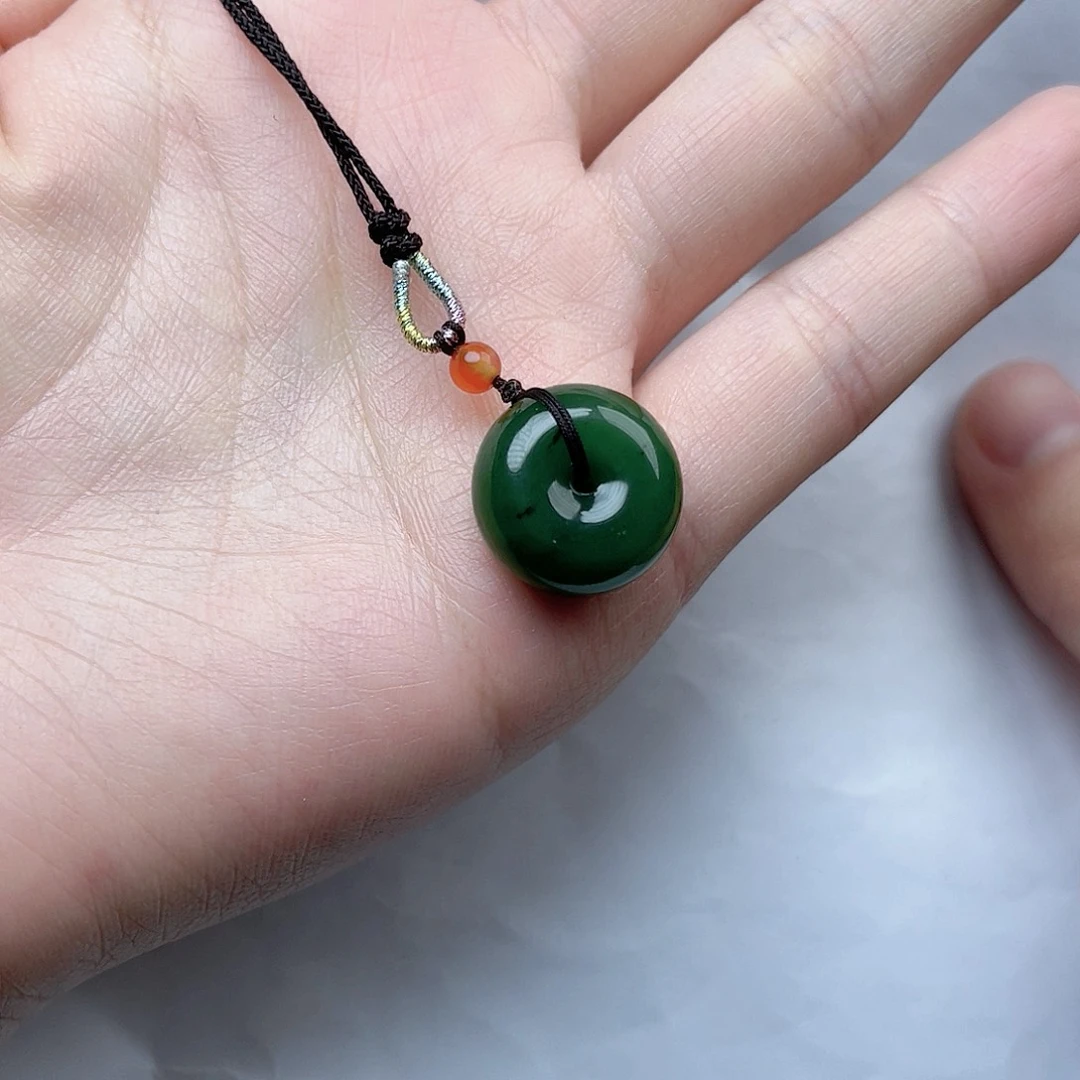 和田玉挂件。k k未镶嵌