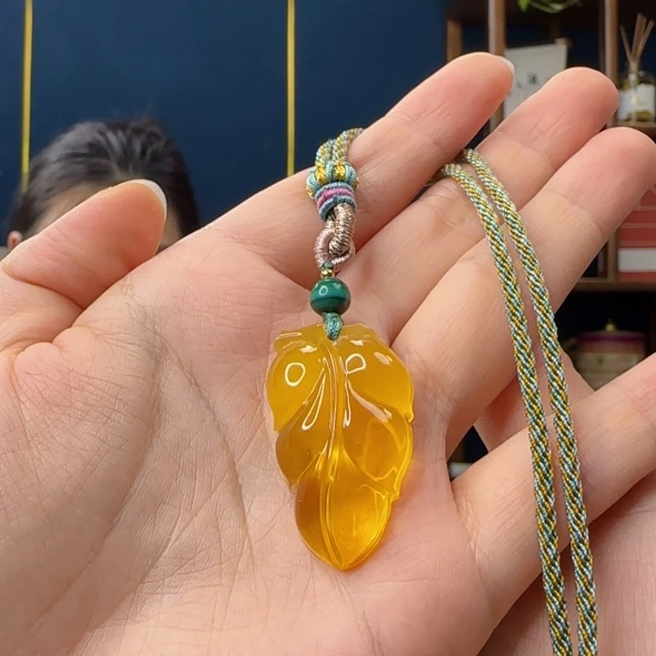 未镶嵌吊坠(赠链)蜜蜡