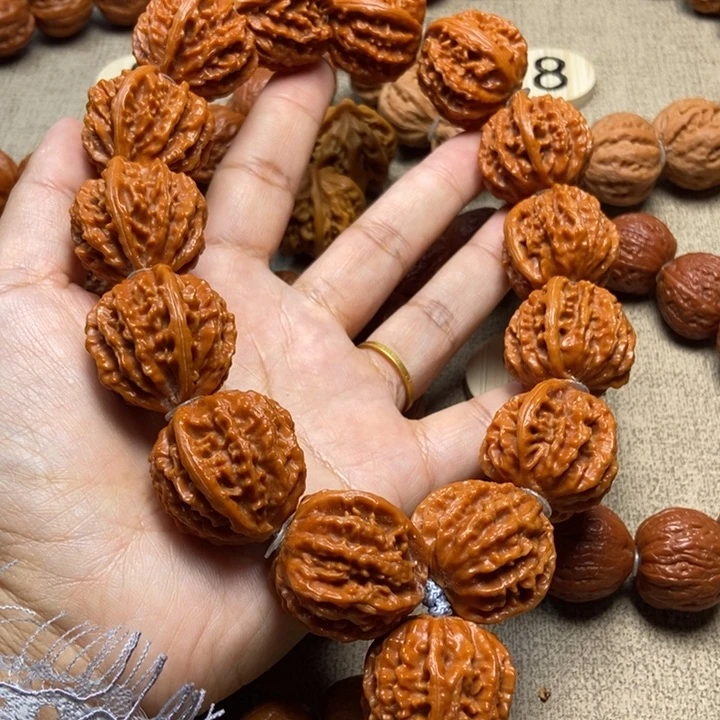 文玩核桃吊坠龙脊八棱