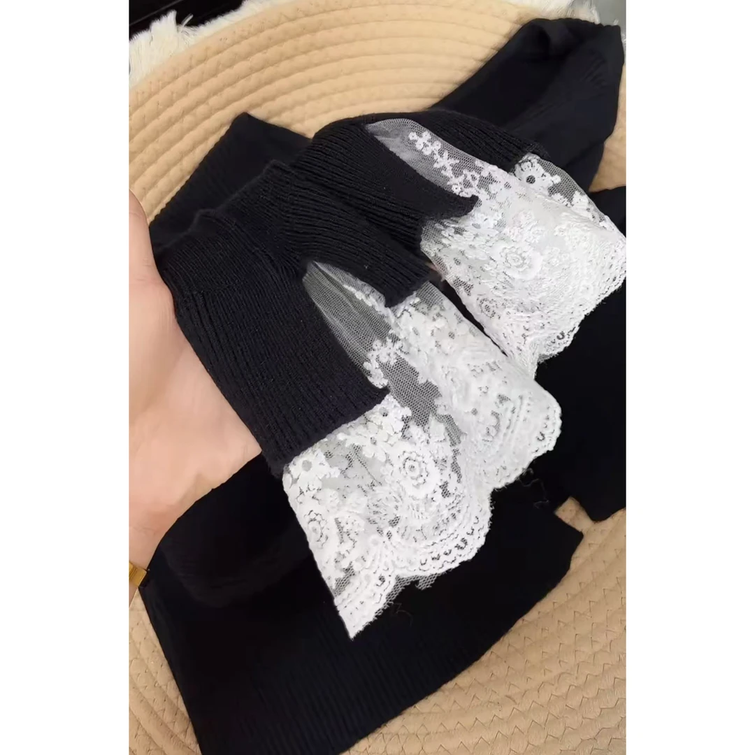 今年流行穿搭2025秋冬新款温柔风褶皱钉珠扣蕾丝花边拼接针织上衣