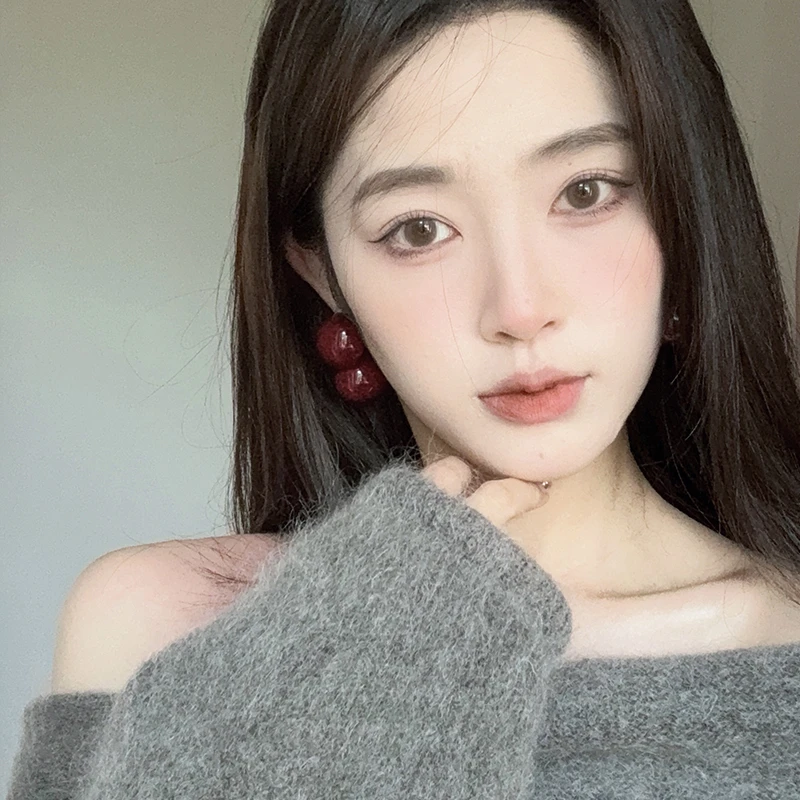 oushipei/欧诗佩 非金属亚克力耳饰 气质显白安可拉红球球耳钉