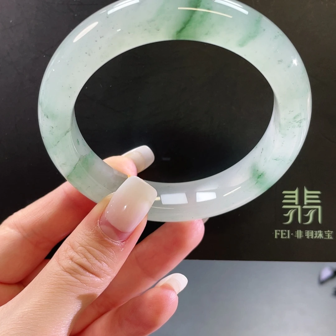 【闪购商品】未镶嵌手镯石英质玉