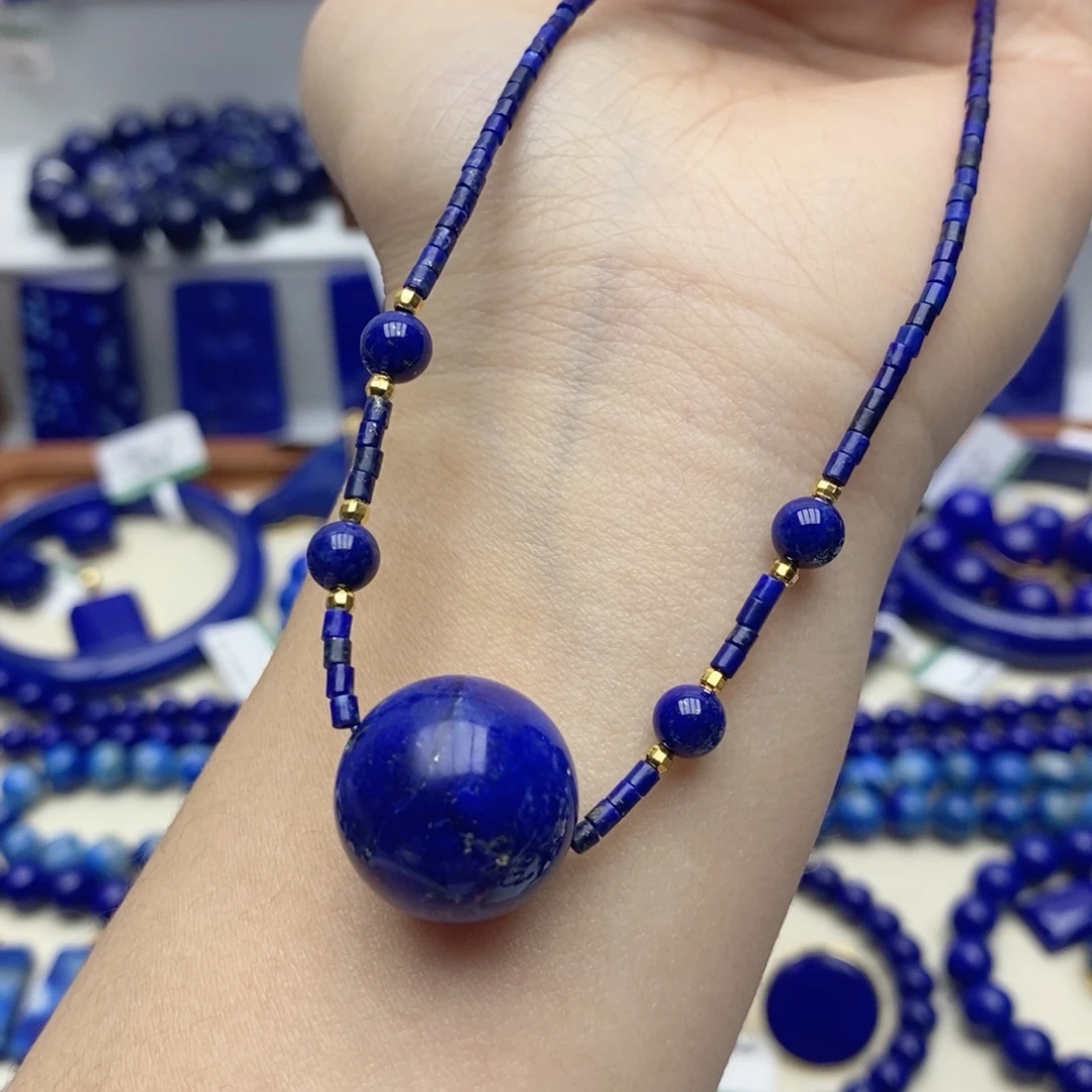 青金石未镶嵌颈饰