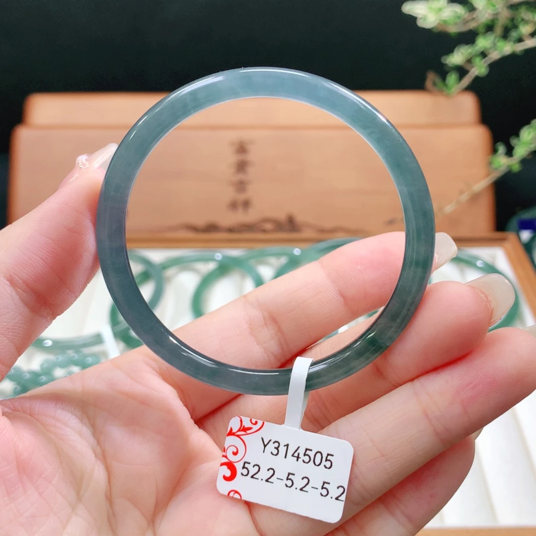 翡翠手镯未镶嵌天然