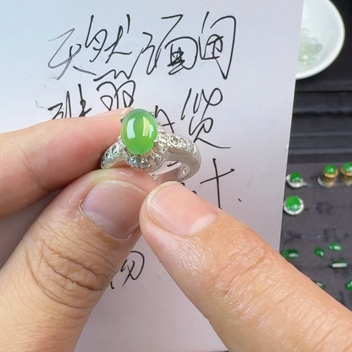 翡翠挂件未镶嵌翡翠戒面