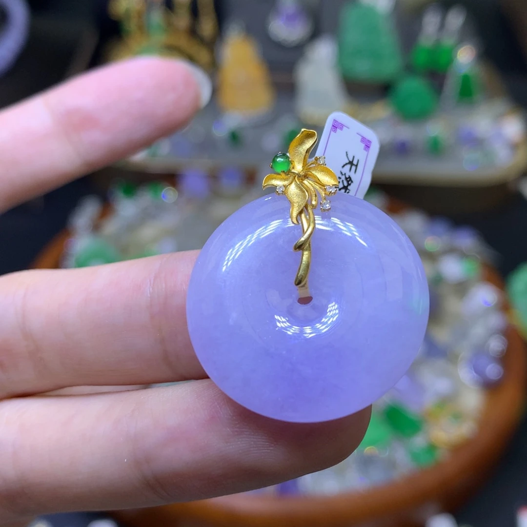 颈饰18K金镶嵌翡翠