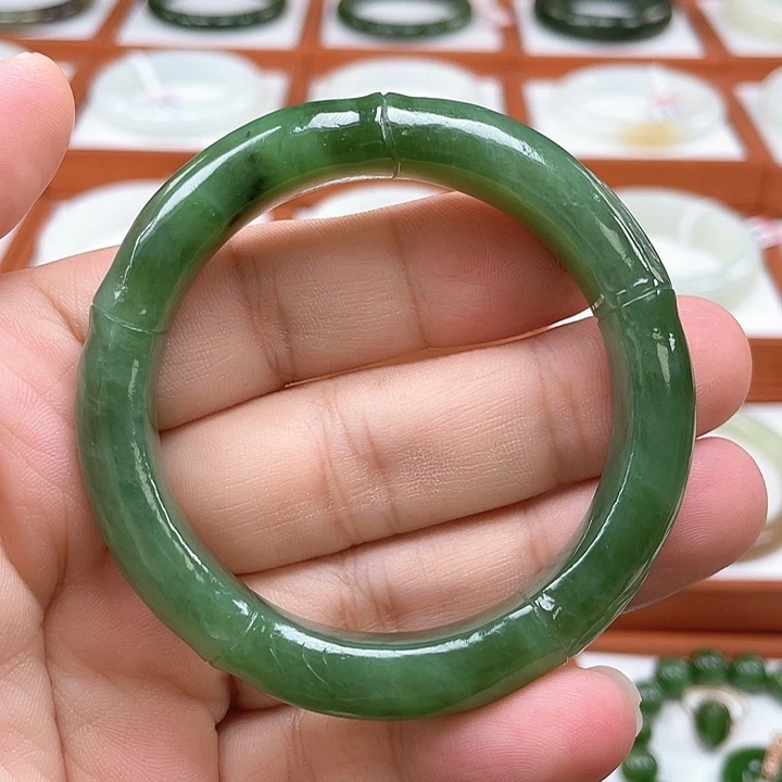 未镶嵌手镯和田玉（碧玉）冰阳绿