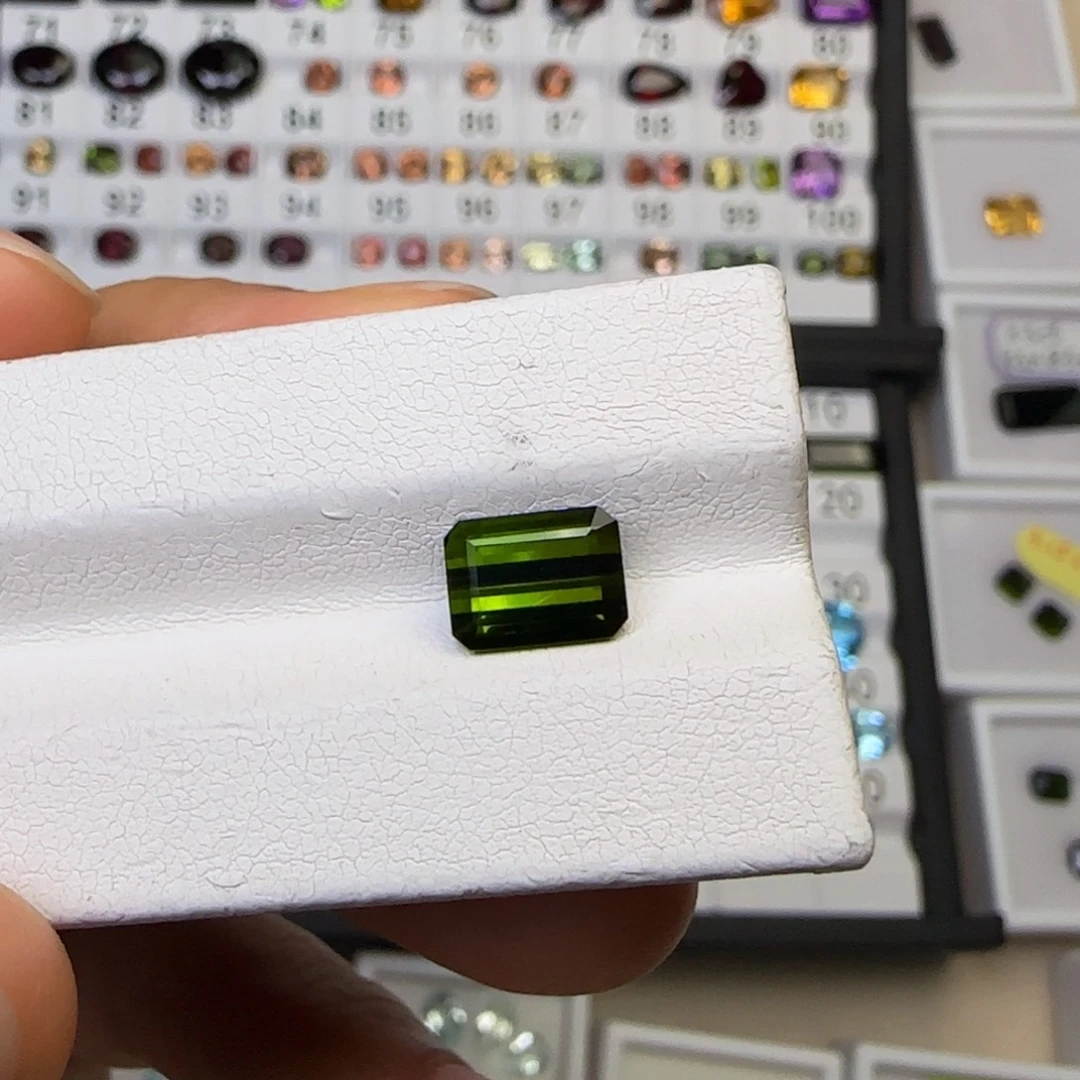 未镶嵌珠宝半成品碧玺天然2.4克拉