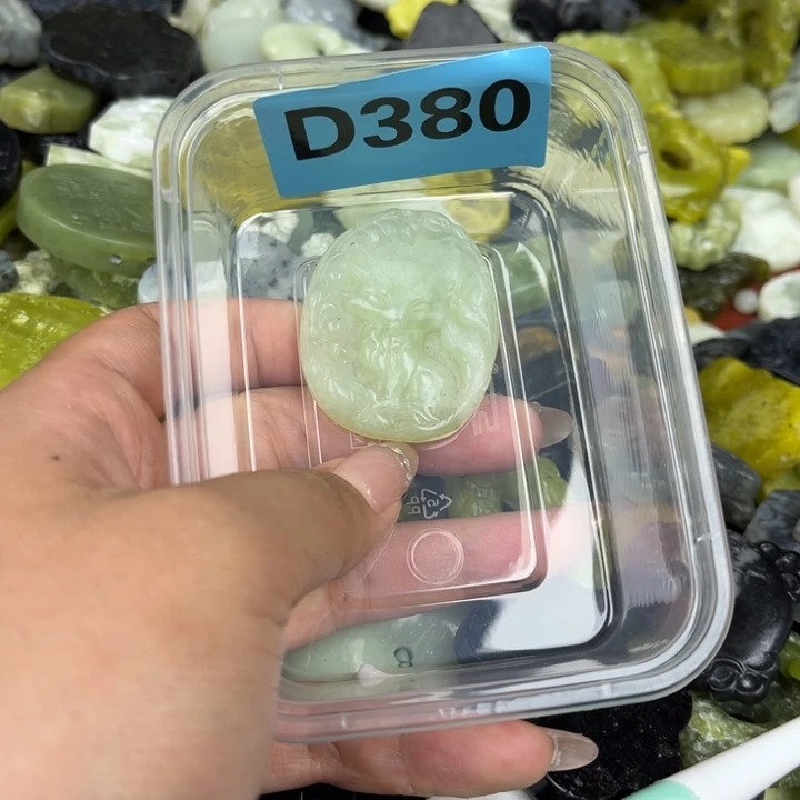 蛇纹石玉足银镀金镶嵌颈饰