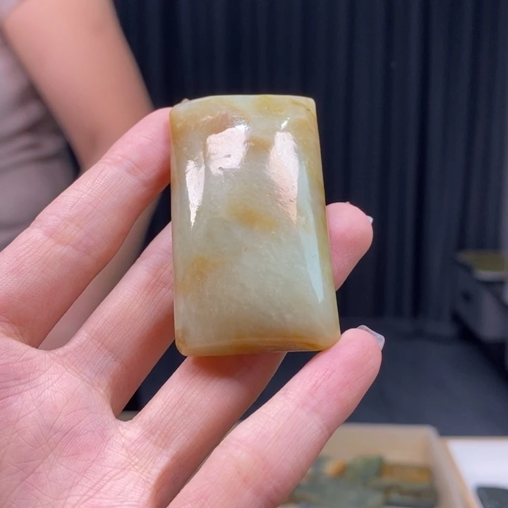 岫岩河磨玉（透闪石质玉）颈饰未镶嵌