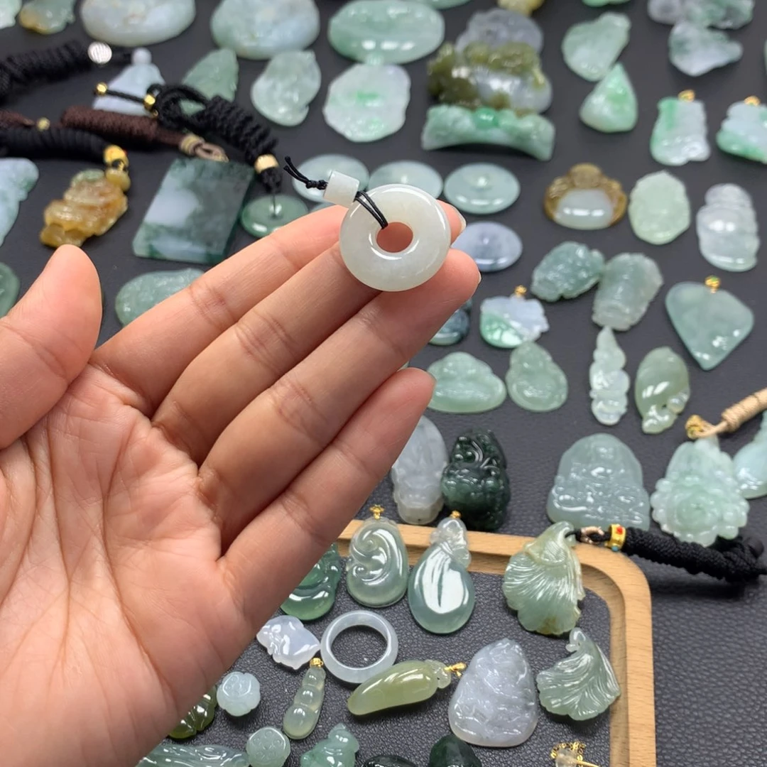 翡翠颈饰未镶嵌甜甜圈