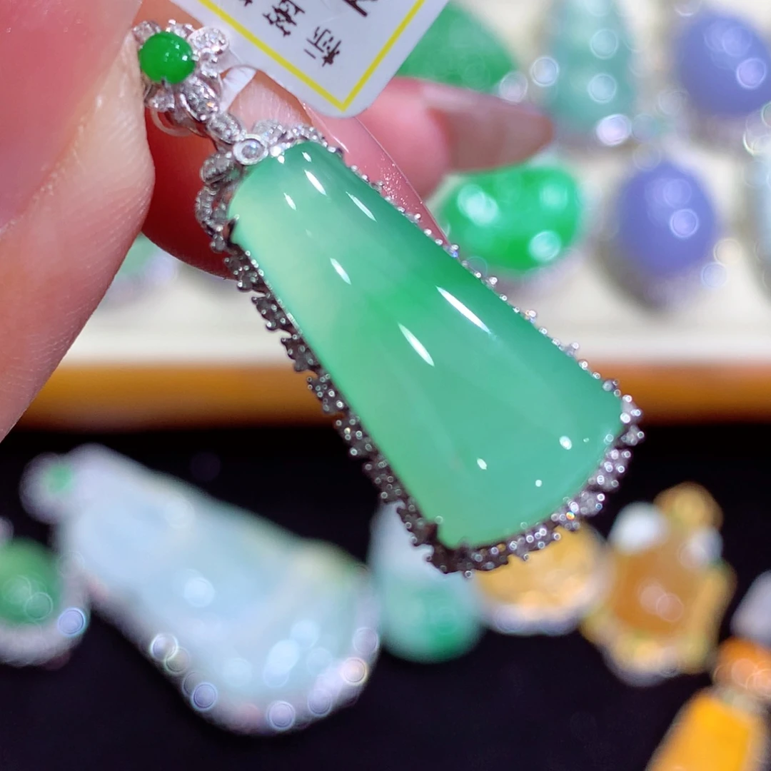 翡翠18K金镶嵌吊坠(不含链)