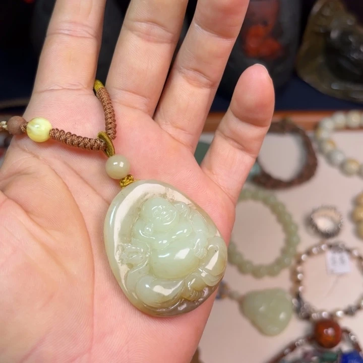 奔***粟和田玉未镶嵌颈饰